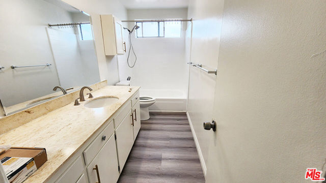 4171 W 4th Street, Los Angeles CA: https://media.crmls.org/mediaz/dd9e7f2b-d289-4e3a-a168-d345966731ba.jpg