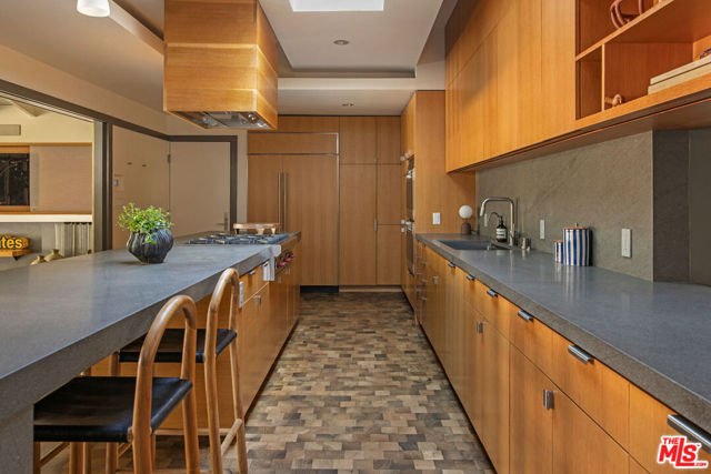 1030 Canon Drive, San Marino CA: https://media.crmls.org/mediaz/dd9f072d-9e2c-470e-acbc-58c3303ad1bc.jpg