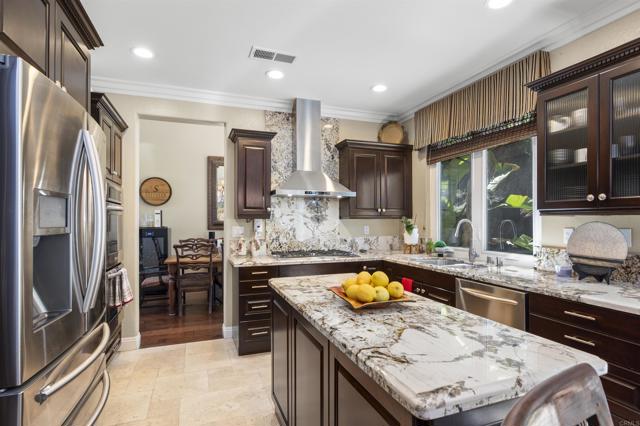 Detail Gallery Image 6 of 54 For 2408 Green River Dr, Chula Vista,  CA 91915 - 4 Beds | 3 Baths