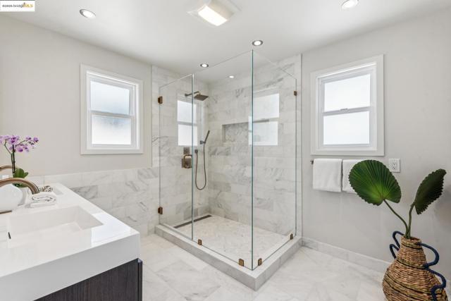 1026 Court St, Alameda CA: https://media.crmls.org/mediaz/dd9f463b-558d-4e66-a498-02111a4e42f7.jpg