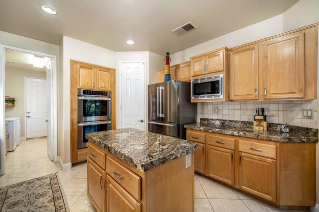 78328 Calle Las Ramblas, La Quinta CA: https://media.crmls.org/mediaz/dd9ffa79-75a1-4c4f-b7ac-202b479aad82.jpg