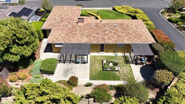 25631 Paul Ct, Hayward CA: https://media.crmls.org/mediaz/dda01e39-eb38-4c90-a953-6e964584a72b.jpg