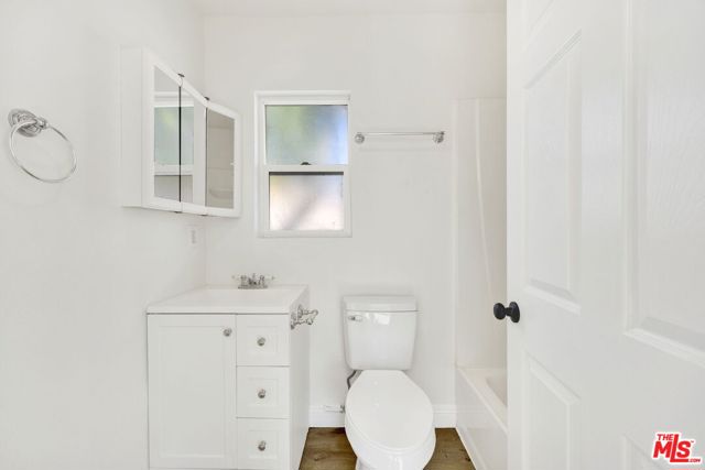 21819 Arminta Street, Canoga Park CA: https://media.crmls.org/mediaz/dda03534-8557-4034-8ab0-516a567eec7b.jpg