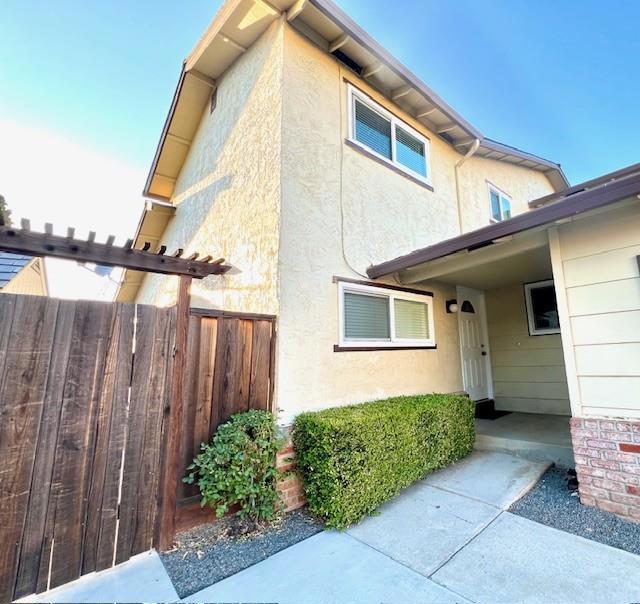 1047 Bret Knoll Court, San Jose CA: https://media.crmls.org/mediaz/dda04330-c6ca-4d95-affc-04931eebc989.jpg