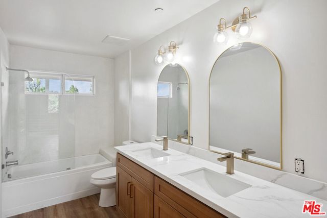 17805 Erwin Street, Encino CA: https://media.crmls.org/mediaz/dda04b8f-389d-45ac-975e-379f8ef74dc9.jpg