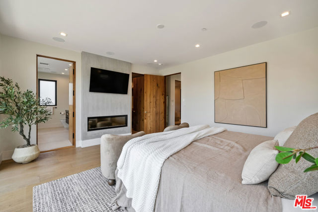 4299 Elmer Avenue, Studio City CA: https://media.crmls.org/mediaz/dda0f4b7-92c2-4041-a7ae-357ee92b69a8.jpg