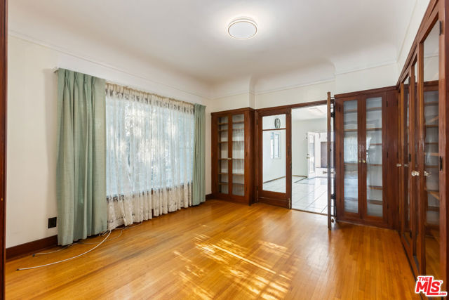 955 S Highland Avenue, Los Angeles CA: https://media.crmls.org/mediaz/dda10db8-f175-43f4-ae71-788eb43d36e6.jpg