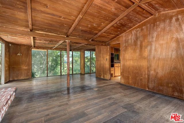 8305 Yuma Place, Los Angeles CA: https://media.crmls.org/mediaz/dda15188-b59b-42df-b224-2ac441b172f9.jpg