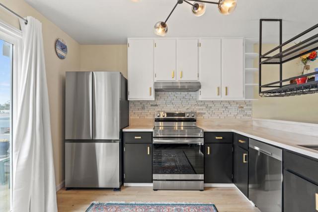 3095 Marina Drive, Marina CA: https://media.crmls.org/mediaz/dda183ff-2468-46d0-ab1f-6a5252e97154.jpg