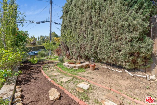 2160 Lake Shore Avenue, Los Angeles CA: https://media.crmls.org/mediaz/dda18916-1ba4-49dd-afd0-f3890d0980b3.jpg