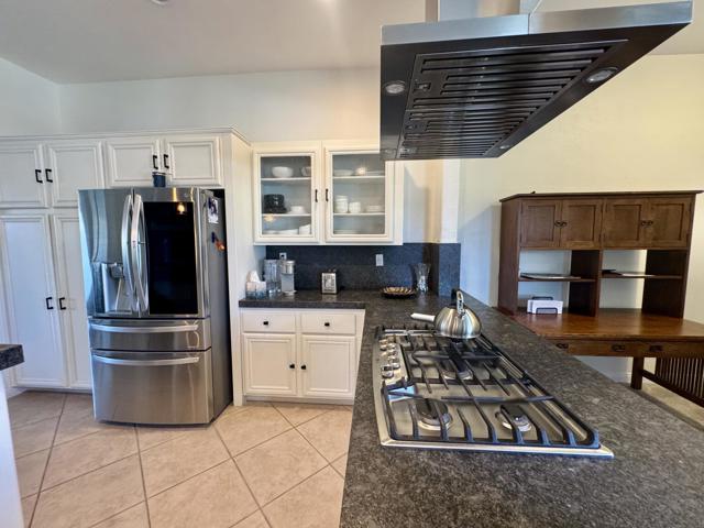 34 Calle La Reina, Rancho Mirage CA: https://media.crmls.org/mediaz/dda1e182-0c43-469d-afc2-0d1259cf344b.jpg