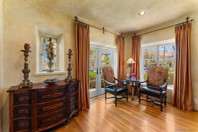 4386 Adams Ave, San Diego CA: https://media.crmls.org/mediaz/dda200ec-733c-4fc0-aa41-07701b1e9365.jpg