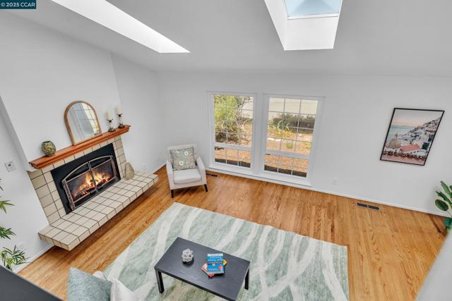 2690 Doidge Ave, Pinole CA: https://media.crmls.org/mediaz/dda20f7c-178a-4b51-a0d5-c8c07f2b7531.jpg