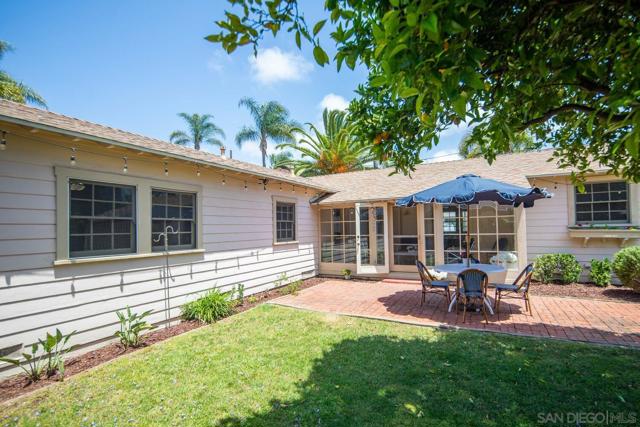 1506 5Th St, Coronado CA: https://media.crmls.org/mediaz/dda22c7d-a095-4108-aa88-b74016c86f43.jpg