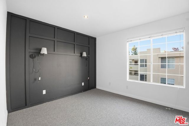 5530 Owensmouth Avenue, Woodland Hills CA: https://media.crmls.org/mediaz/dda22c91-224c-4131-9731-6ba6b85de7ae.jpg