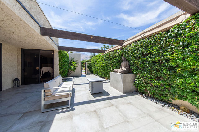431 N Calle Rolph, Palm Springs CA: https://media.crmls.org/mediaz/dda2d064-5123-460d-b17f-5ef49e0d45ae.jpg