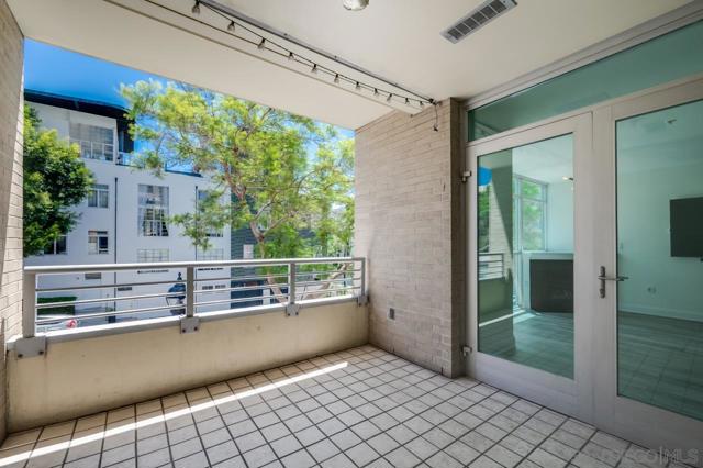 850 Beech St, San Diego CA: https://media.crmls.org/mediaz/dda31f6e-f3c7-4da0-a498-ac234e0ec583.jpg