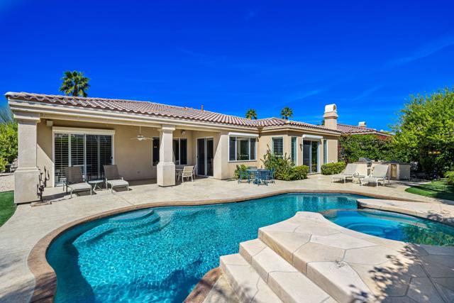 4 Hillcrest Drive, Palm Desert CA: https://media.crmls.org/mediaz/dda3244c-4704-4b60-9858-abb3d849371d.jpg
