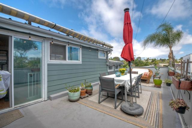 123 Jasper Street, Encinitas CA: https://media.crmls.org/mediaz/dda36ce1-1d81-4279-af66-7df694380323.jpg