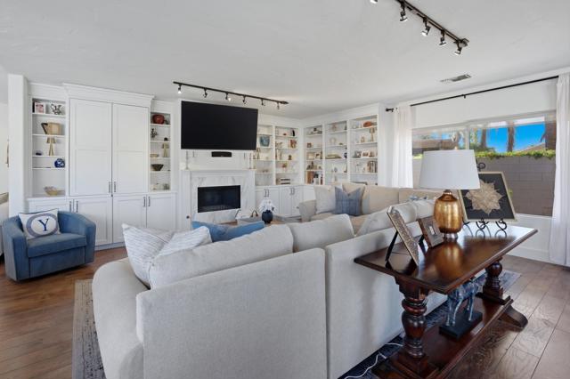 Image 26 of 54 For 76984 Sheffield Court