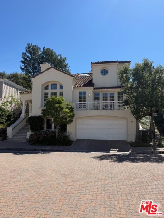 2370 Brookshire Lane, Los Angeles CA: https://media.crmls.org/mediaz/dda4019e-7bb4-449c-aef4-6c08abd7fe97.jpg