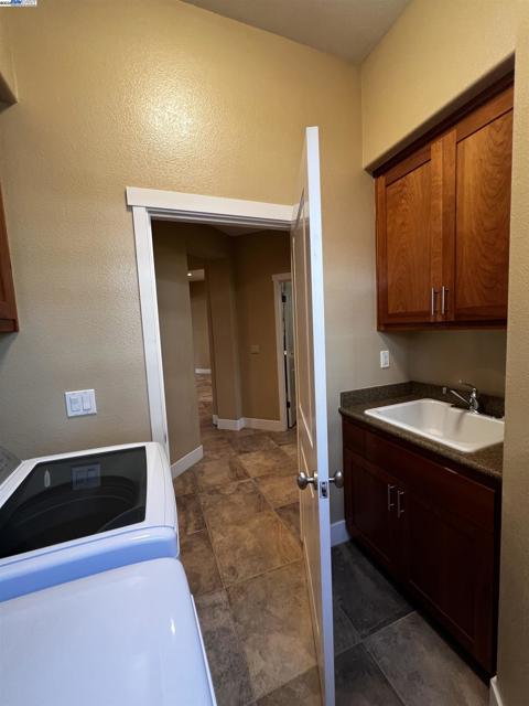 2344 Treadwell St, Livermore CA: https://media.crmls.org/mediaz/dda472b3-82d1-4b59-987a-96231952e80d.jpg