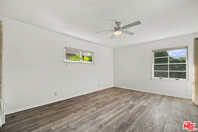 13960 Leadwell Street photo 10