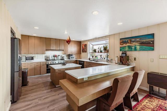 216 Enterprise Road, Hollister CA: https://media.crmls.org/mediaz/dda4a0ac-0b2c-4402-b886-1b7c88b4715c.jpg