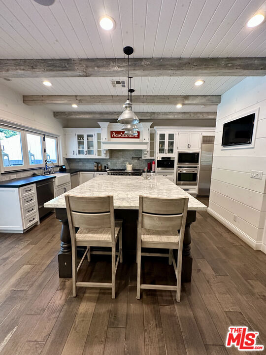 12722 Halkirk Street, Studio City CA: https://media.crmls.org/mediaz/dda51034-6b17-45af-aaf2-2af3322b0cb5.jpg