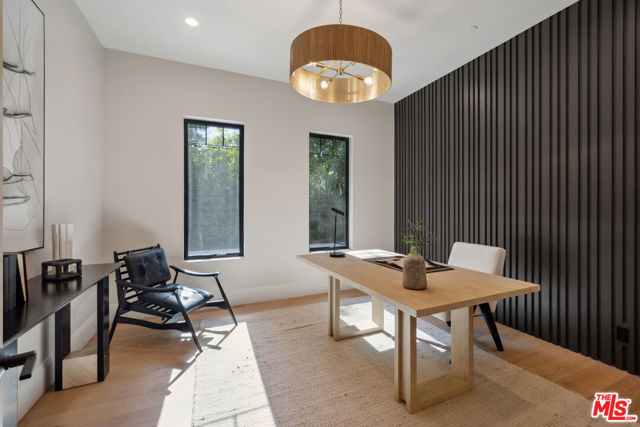 5036 Woodley Avenue, Encino CA: https://media.crmls.org/mediaz/dda53021-77fe-48ed-b7bf-5693c9399c44.jpg