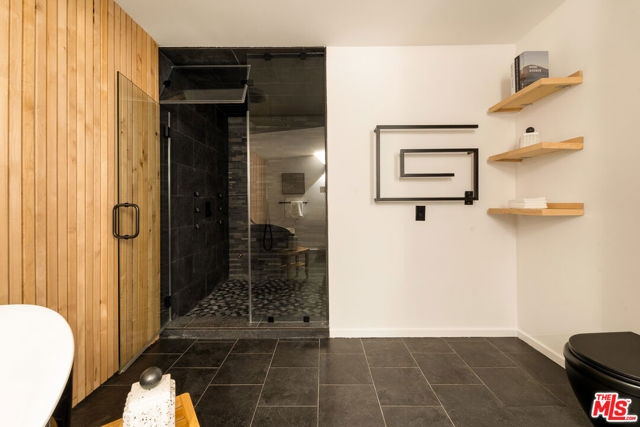 11587 Sunshine Terrace, Studio City CA: https://media.crmls.org/mediaz/dda5573d-39a6-4389-a65f-5dd8acb1e553.jpg