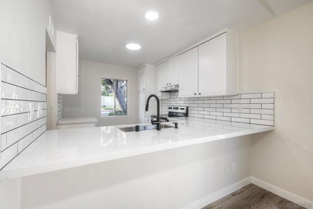 242 Eveningside Gln, Escondido CA: https://media.crmls.org/mediaz/dda557a6-ca32-466d-acb6-c94940deadcb.jpg