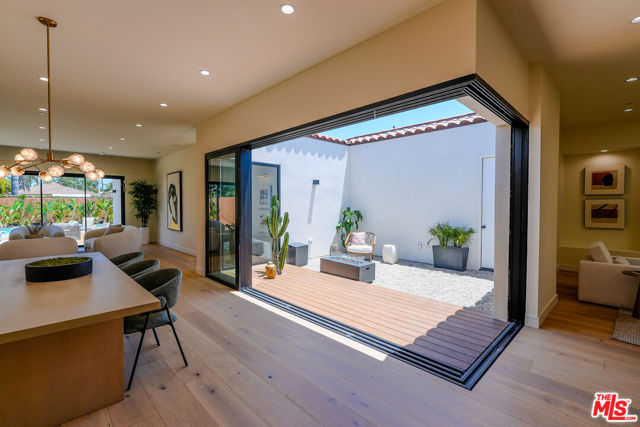 4936 Coolidge Avenue, Culver City CA: https://media.crmls.org/mediaz/dda678a3-fa22-4613-af00-05971c5e8edd.jpg