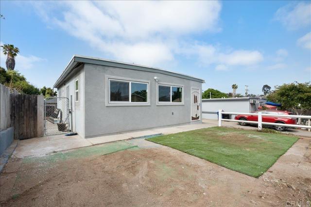 3260 64 Steel Street, San Diego CA: https://media.crmls.org/mediaz/dda6c20b-97d3-4961-b641-979b532263e1.jpg