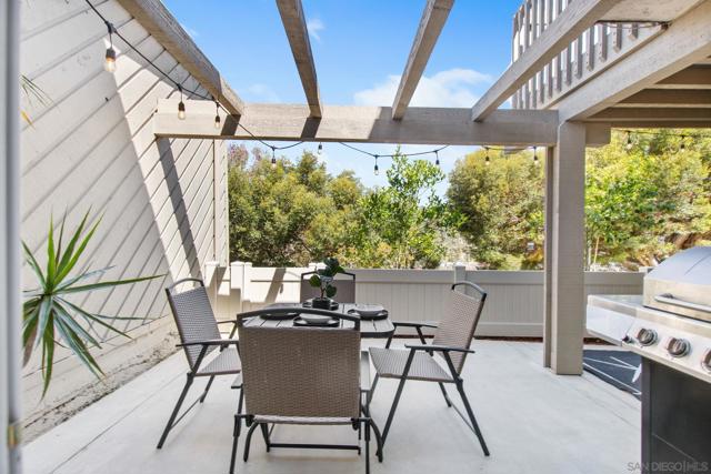 5637 Lake Murray Blvd, La Mesa CA: https://media.crmls.org/mediaz/dda6e943-38f6-4f41-b572-da73be596adb.jpg