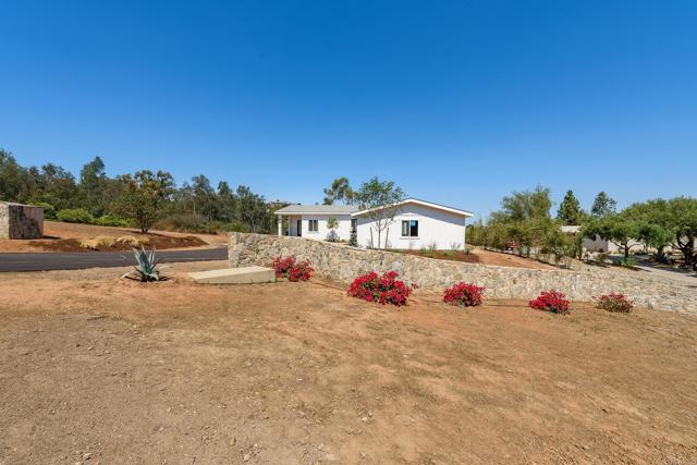 28676 Mountain Lilac Road, Escondido CA: https://media.crmls.org/mediaz/dda70322-8f05-4b68-abc7-295431068511.jpg