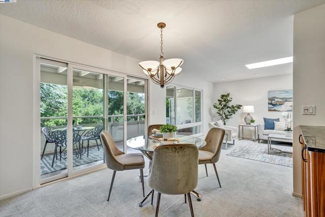 2841 Ptarmigan Dr, Walnut Creek CA: https://media.crmls.org/mediaz/dda770ba-f3a6-449c-bece-da15fed57fb3.jpg