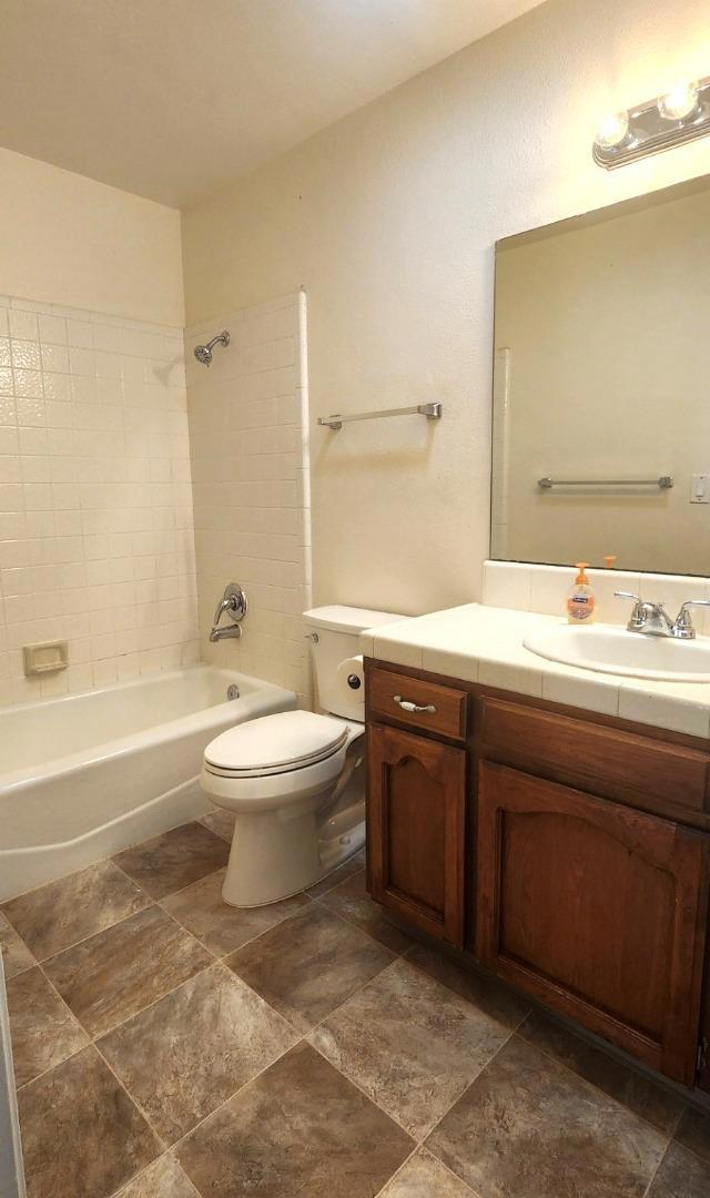 46200 Pine Meadow Drive, King City CA: https://media.crmls.org/mediaz/dda7a353-3f50-447a-881d-cd276707a163.jpg