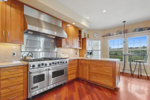 3565 Star Ridge Rd, Hayward CA: https://media.crmls.org/mediaz/dda7b1e3-5cb0-495a-af4d-2d60d5ab6717.jpg