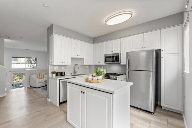 150 Holly Court, Mountain View CA: https://media.crmls.org/mediaz/dda7c2c5-5ee6-4147-8aab-95bb8c83474c.jpg