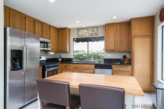 4210 Federman Ln, San Diego CA: https://media.crmls.org/mediaz/dda7edfd-1092-40b2-9a8d-33bbef540311.jpg