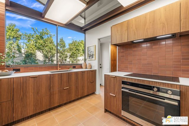 695 N Camino Real, Palm Springs CA: https://media.crmls.org/mediaz/dda81da8-6878-4d0d-9a54-034cefebf4a3.jpg