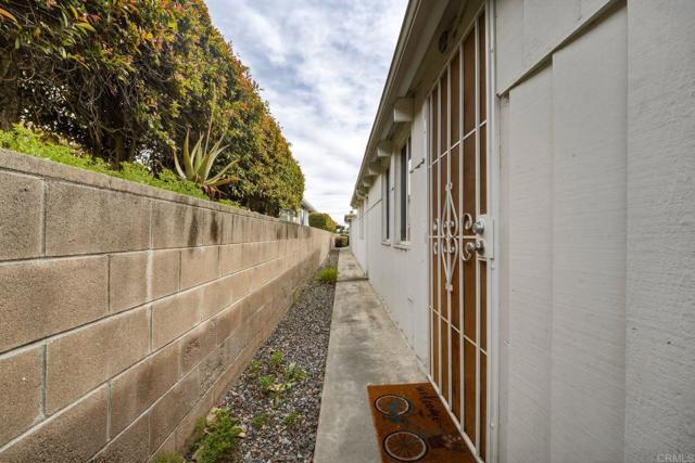 Detail Gallery Image 27 of 44 For 3655 Vista Campana #9,  Oceanside,  CA 92057 - 2 Beds | 2 Baths