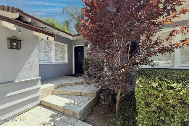 4748 Conejo Avenue, Woodland Hills CA: https://media.crmls.org/mediaz/dda87e26-7ccb-4412-9de7-8a5665fe638c.jpg