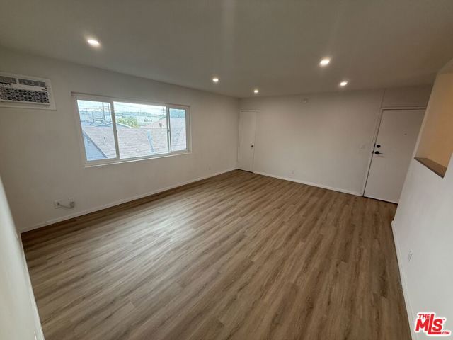 2530 Carmona Avenue, Los Angeles CA: https://media.crmls.org/mediaz/dda989e6-0c5a-4cb3-be6c-055e12f2aa79.jpg
