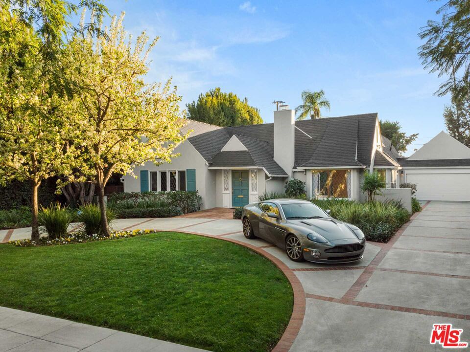 Sold 613 N Roxbury Drive, Beverly Hills, CA 90210 3 Beds / 3 Full