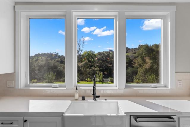 Detail Gallery Image 17 of 56 For 2747 via Del Robles, Fallbrook,  CA 92028 - 3 Beds | 3 Baths