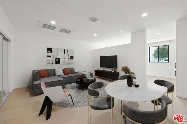 3977 Beverly Boulevard, Los Angeles CA: https://media.crmls.org/mediaz/ddab6300-1045-440e-b9fb-d3240625c0af.jpg