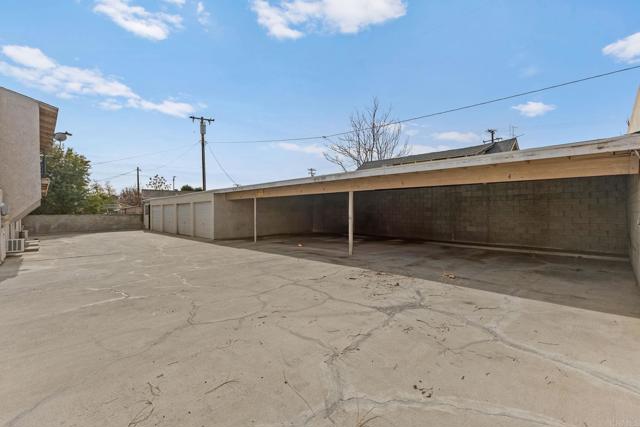 233 N Inez Street, Hemet CA: https://media.crmls.org/mediaz/ddabee26-34a5-44d1-b4a3-3607756ba4be.jpg