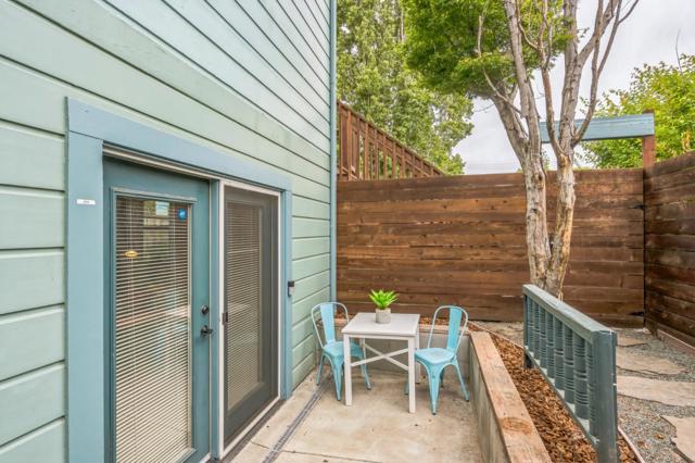696 29th Street, Oakland CA: https://media.crmls.org/mediaz/ddacac09-a6c5-4c87-9076-e4bf09d0bd8a.jpg